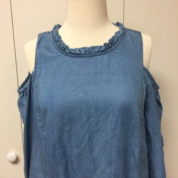 Pretty Maison Jules bare shoulder chambray top. - Picture 3 of 7